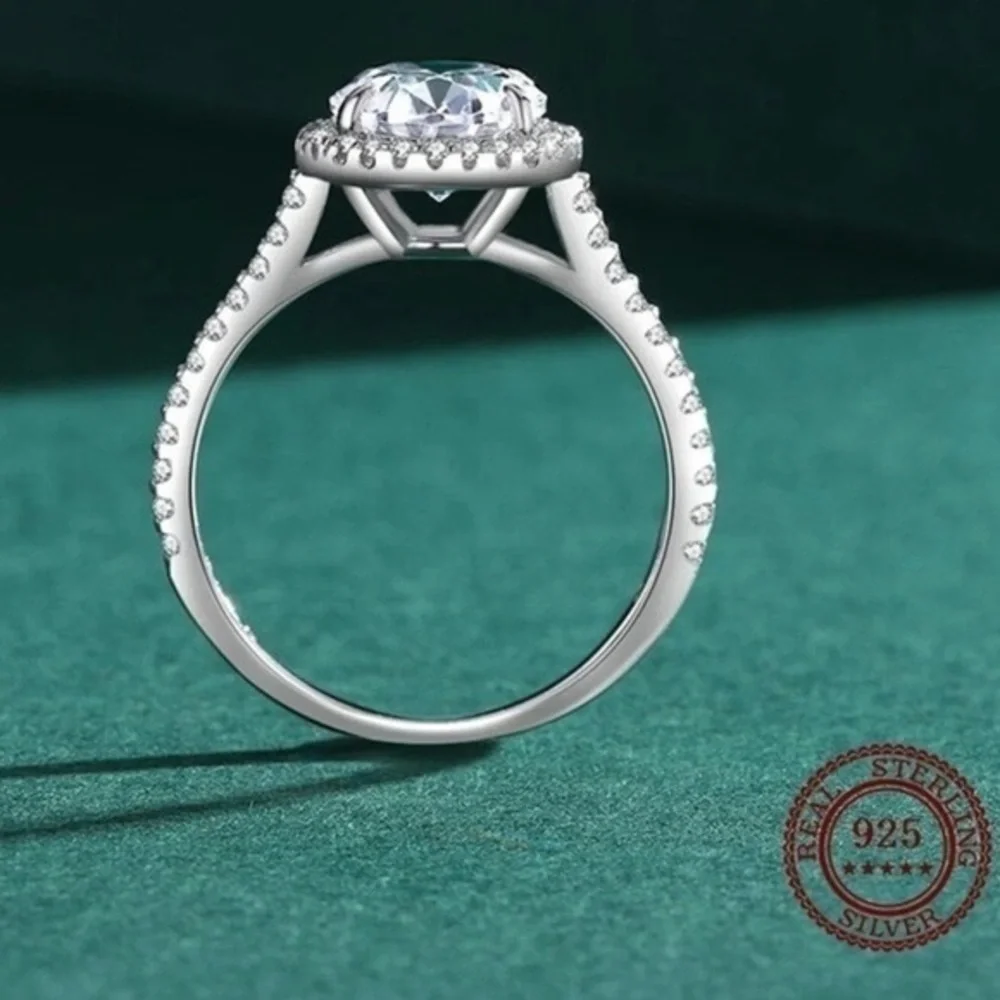 925 Sterling Silver Round Sparkling Cubic Zirconia Ring